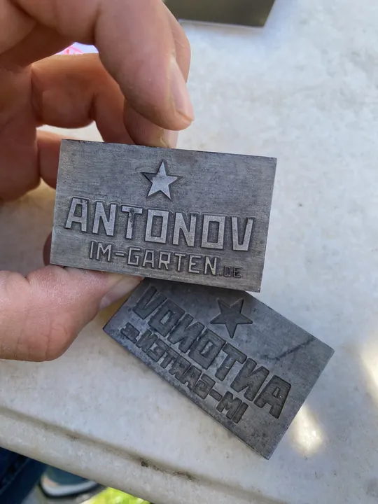 Kleine Schilder für die Antonov.